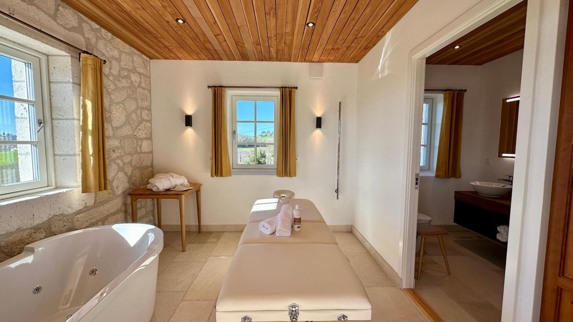 Chateau Lecusse - La Grande Roche - Hotel, Spa, Boutique & Restaurant Broze Eksteriør billede